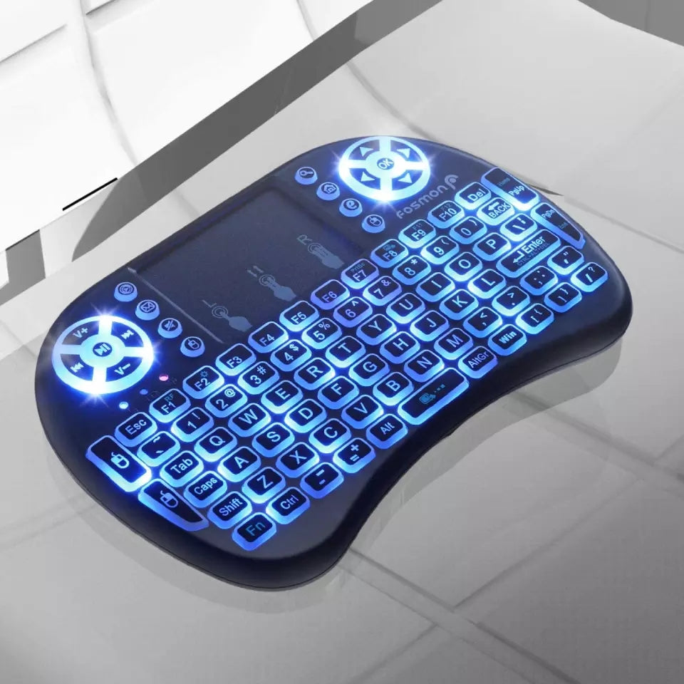 Tipkovnica, miš na dodir, gamepad i daljinski u jednom uređaju