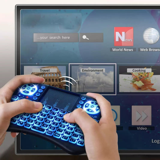 Tipkovnica, miš na dodir, gamepad i daljinski u jednom uređaju